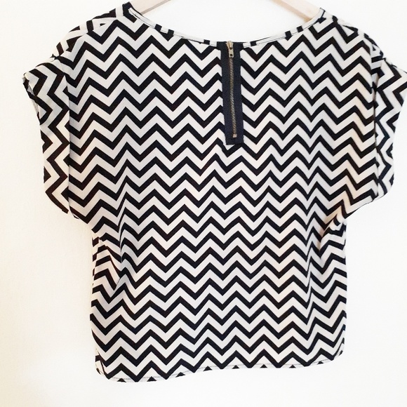 Windsor Roll Sleeve Chevron Blouse size Extra Small - Picture 4 of 5